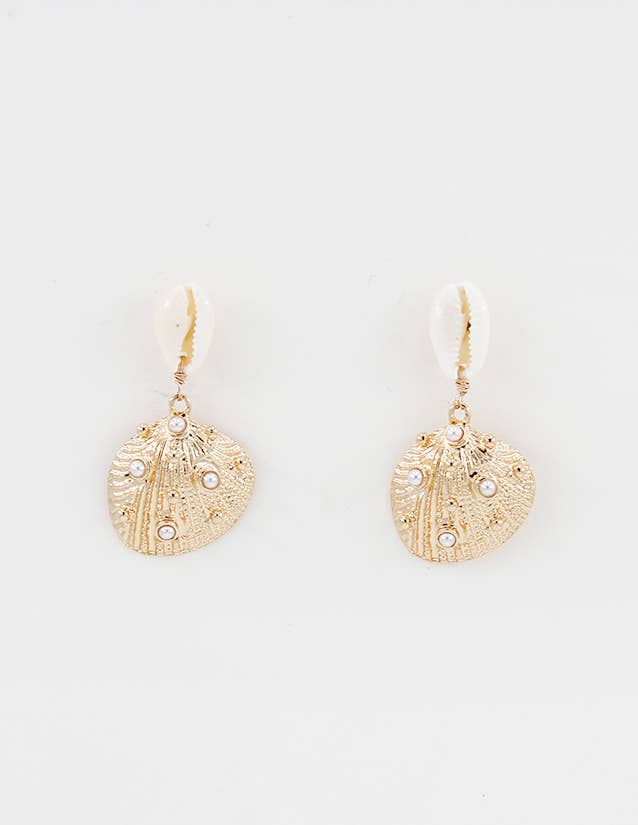 Pretty Persuasions - E25146 Faux Pearl Adorned Seashell Charm Dangle Earrings: 01 GD