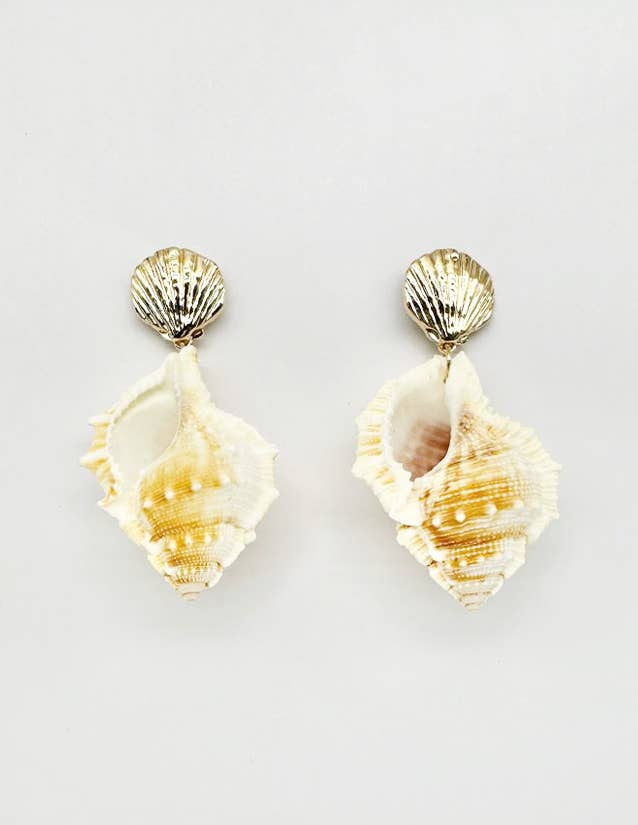 Pretty Persuasions - E25113 Gold Large Seashell Dangle Earrings