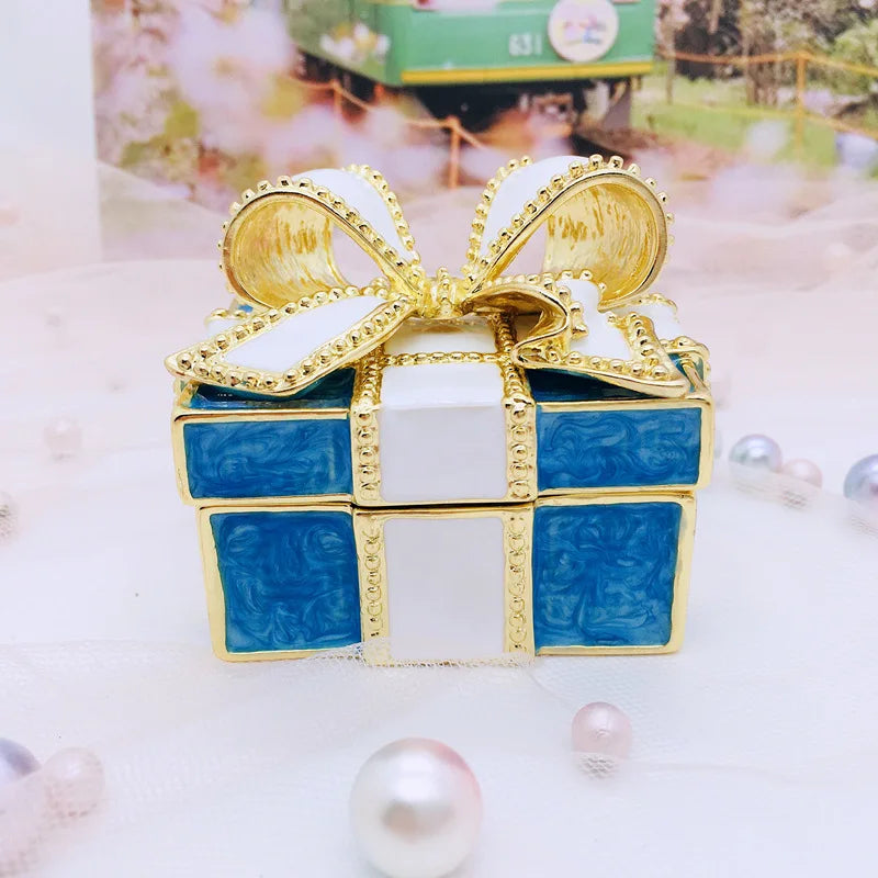 High-grade exquisite gift ornaments. Enamel jewelry box. Bow alloy crafts. Ring box Necklace storage box. Makeup desk storage