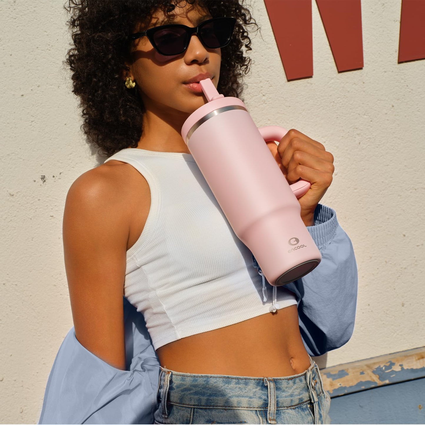 32 oz Tumbler with Handle and Straw: Stainless Steel Insulated Tumbler Keeps Cold for 24 Hours, Leakproof Travel Cup Fits in Cup Holder and BPA-Free, Aquamarine Blue