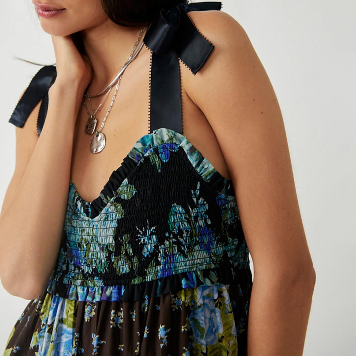 Women Summer Dresses Flowy Smocked Maxi Dress Sleeveless Tie Shoulder Boho Dresses Y2K Floral Beach Sundresses