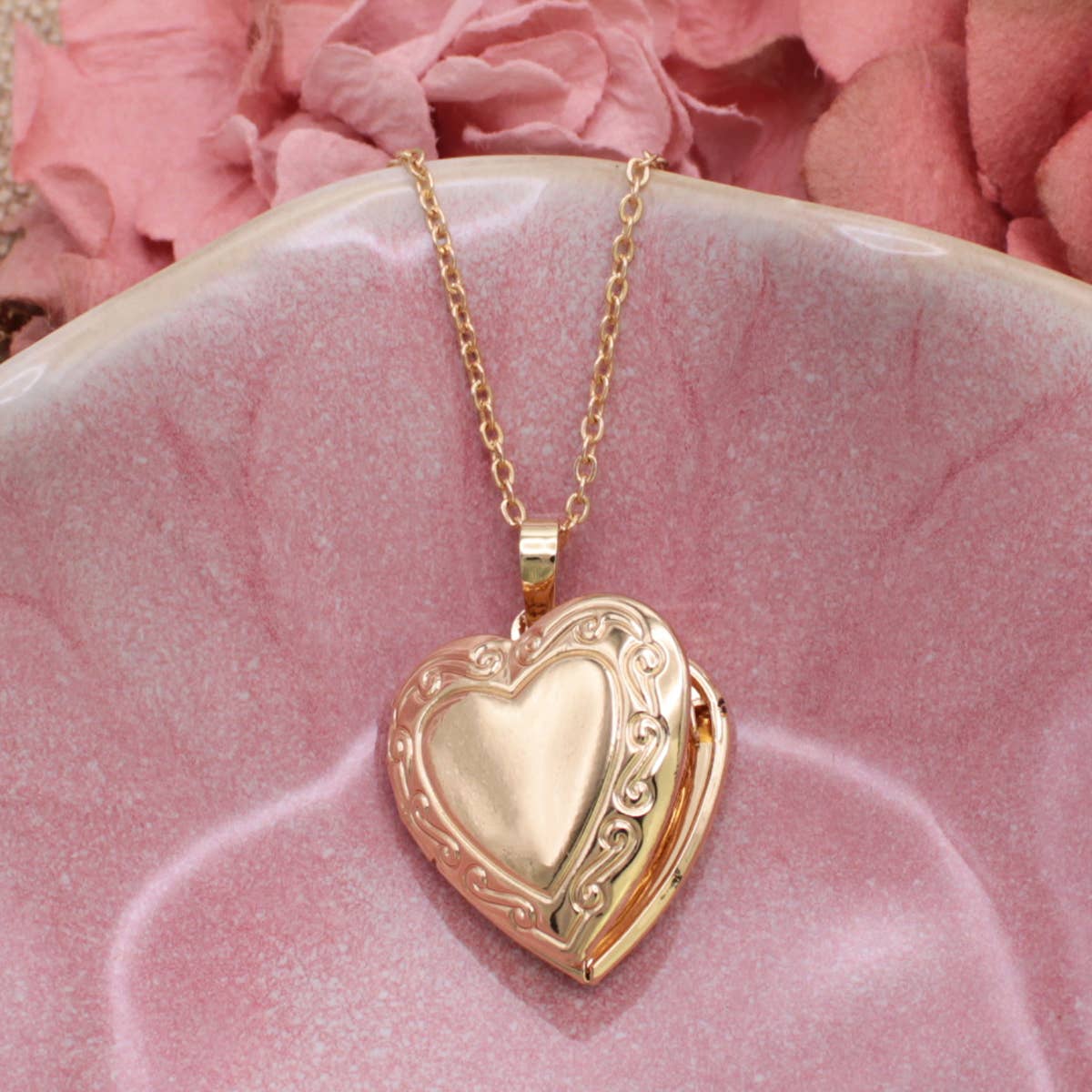 ZAD - Cherished Memories Gold Heart Locket Necklace