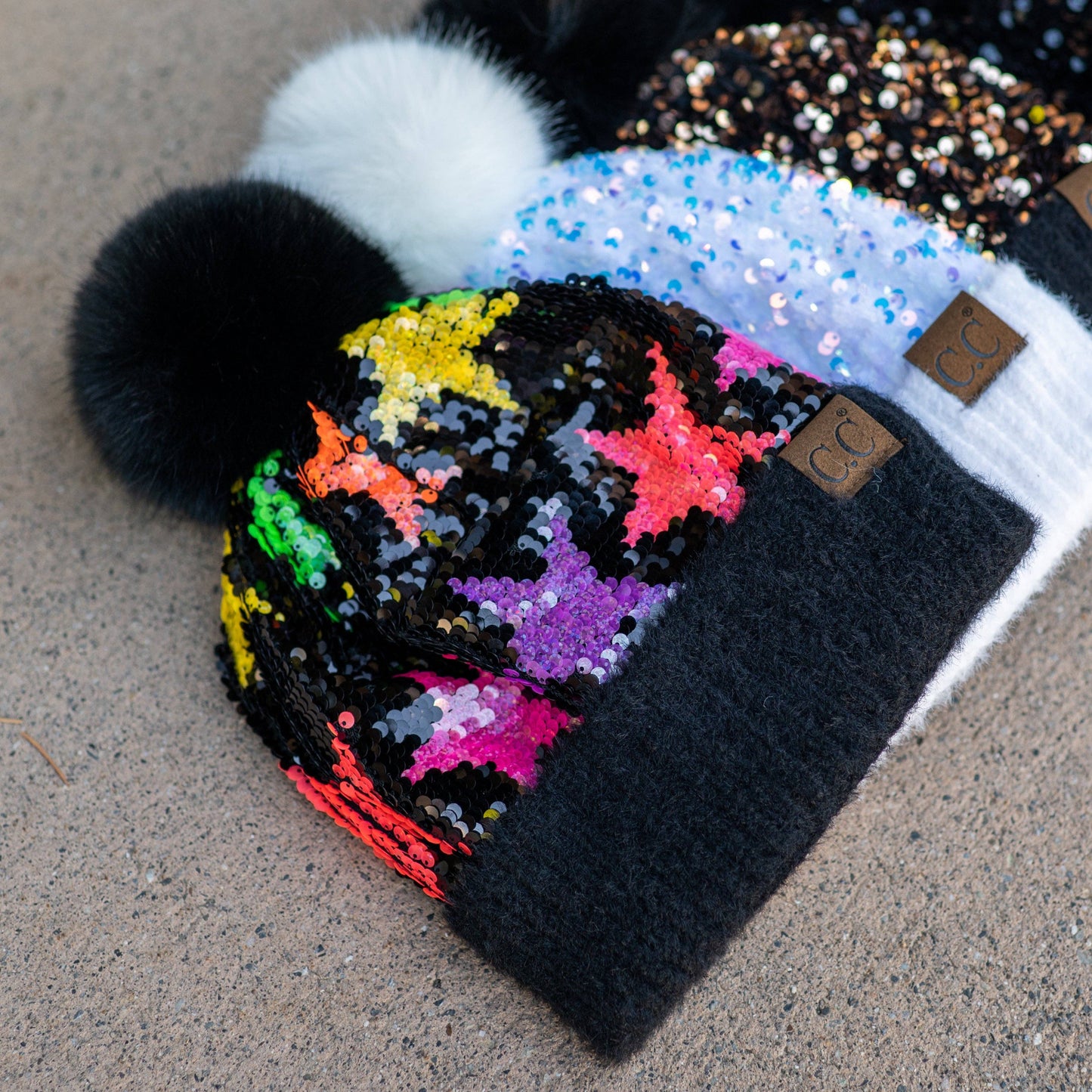 Truly Contagious - CC Sequin Fur Pom Beanie ( HTE0012 ) ( HTE0017 ): Black