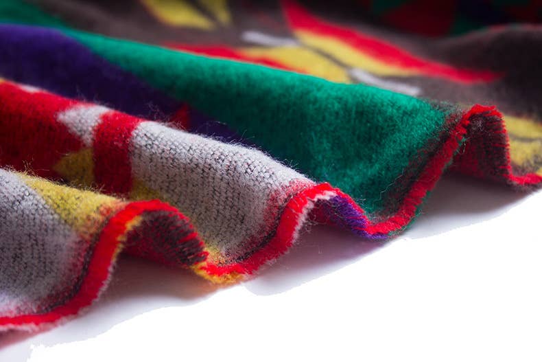 HIDDENBRAND - Boho aztec hooded poncho with toggle closure: Red / M