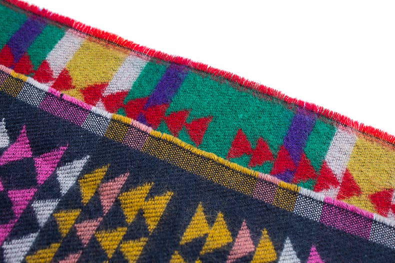 HIDDENBRAND - Boho aztec hooded poncho with toggle closure: Red / M