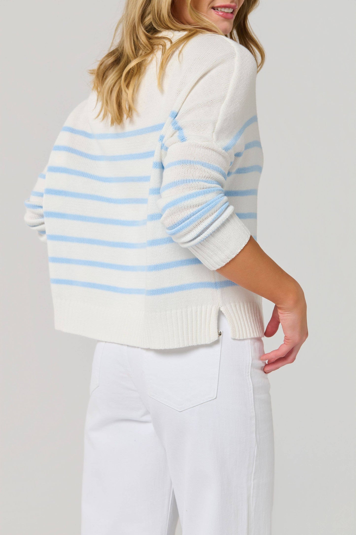 Shiraleah - LOBSTER RELAXED FASHION FIT SWEATER: MEDIUM