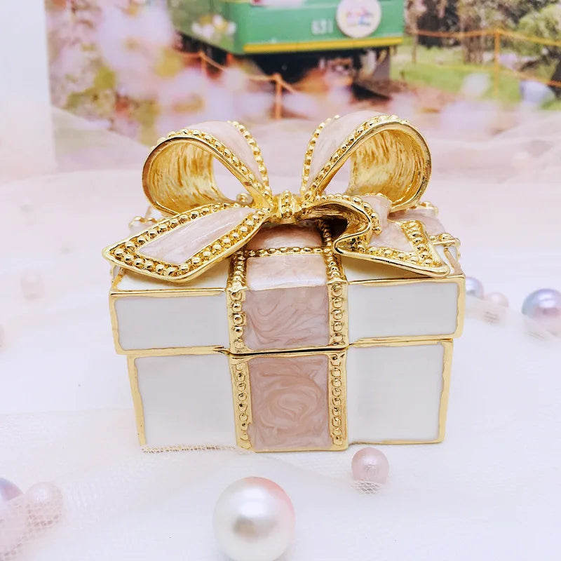 High-grade exquisite gift ornaments. Enamel jewelry box. Bow alloy crafts. Ring box Necklace storage box. Makeup desk storage