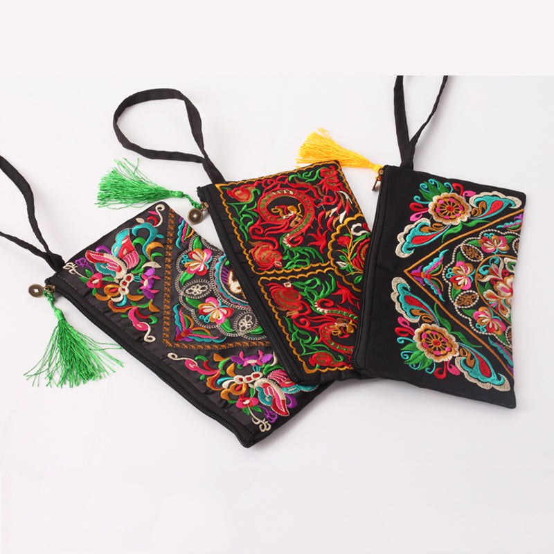 Women's Retro Ethnic Embroidery Clutch