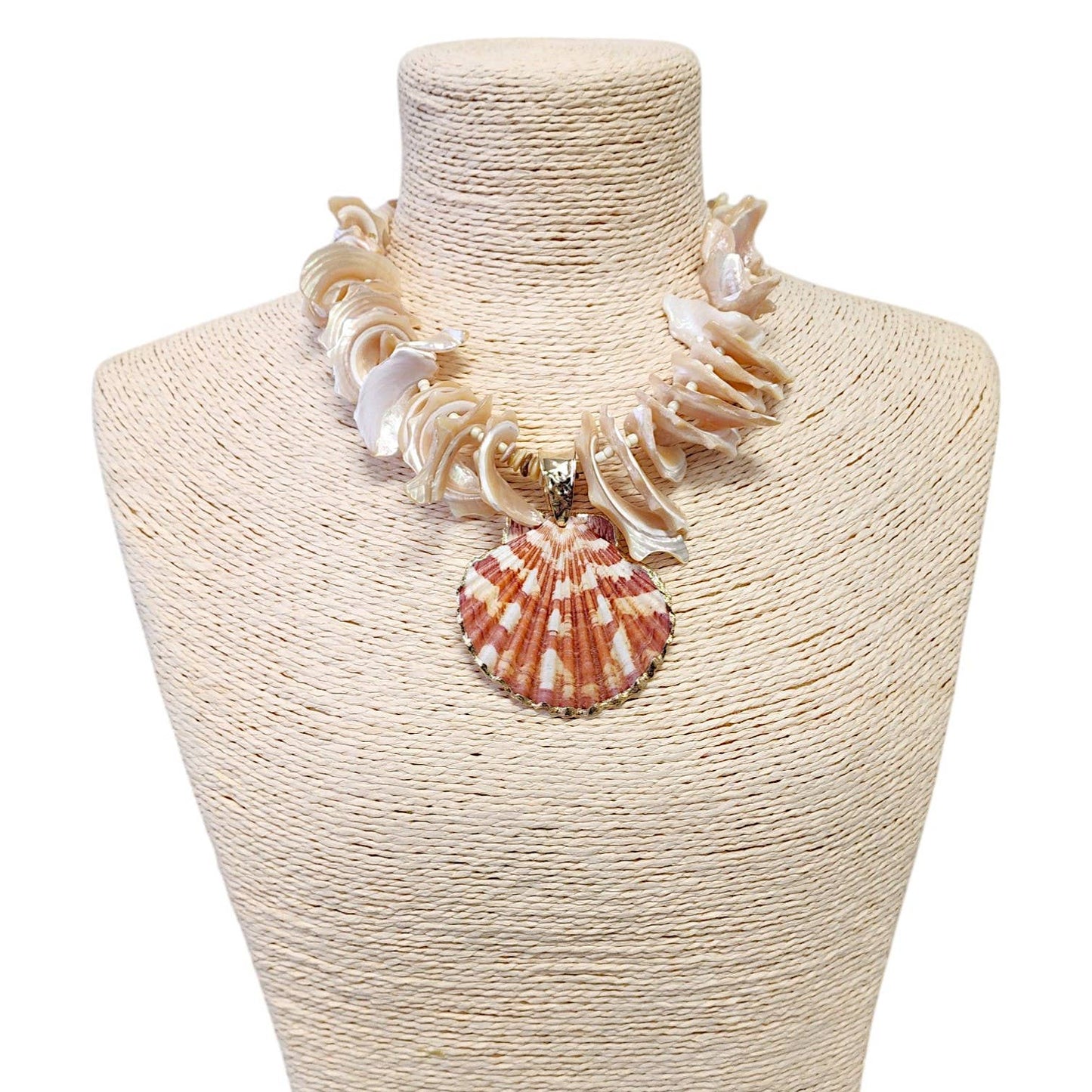 Bijoux Envie Statement Jewelry - Seashell Necklace | Summer Necklace | Beach | Boho | Mocha