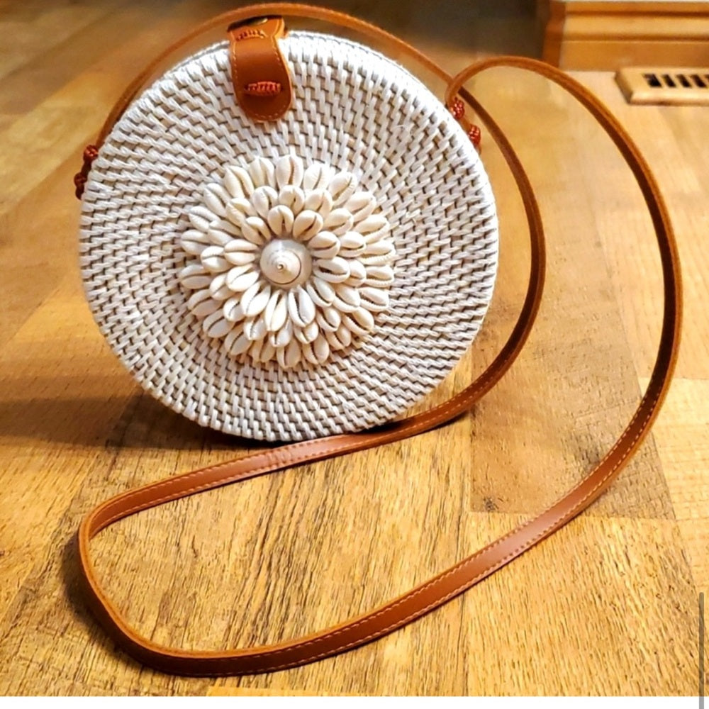 Buffy Shell Round Crossbody Handbag