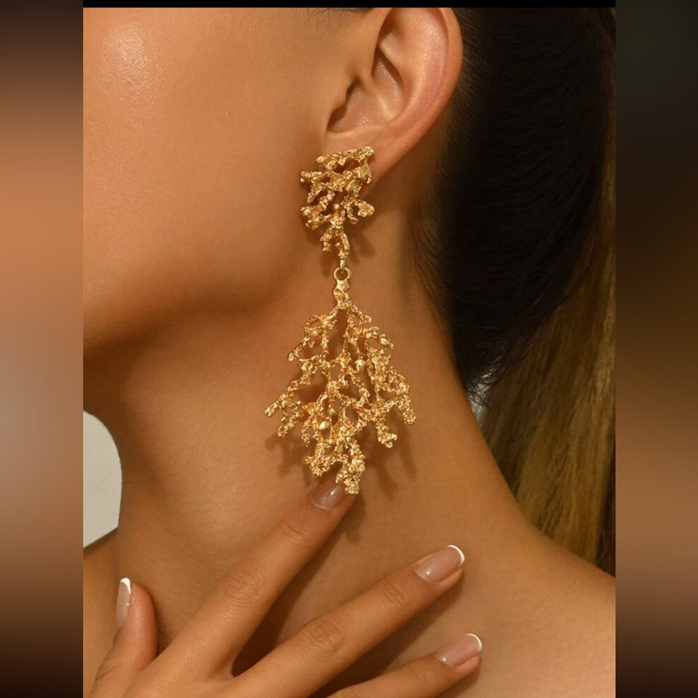 Elegant Gold Coral Drop Earrings- NWT