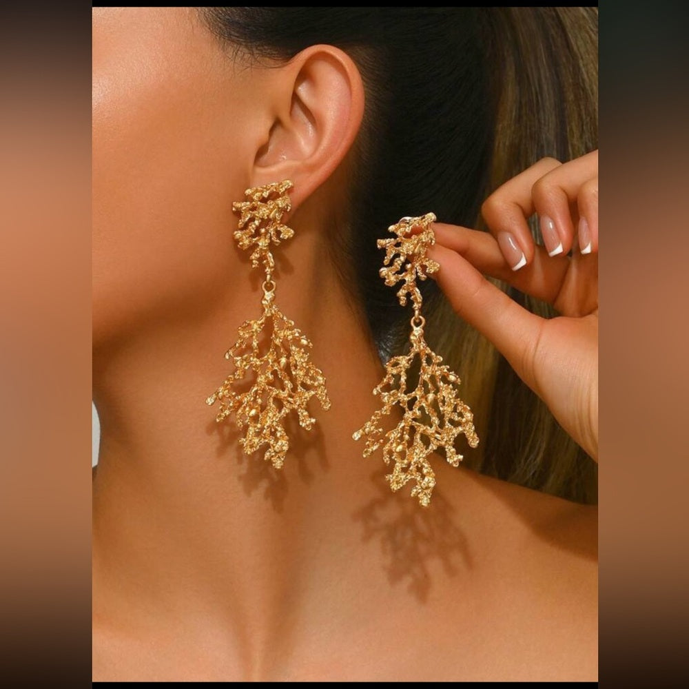 Elegant Gold Coral Drop Earrings- NWT